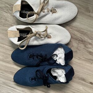 Arcopedico White and Blue Knit Shoes